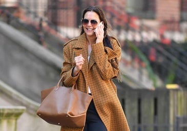 Lista de deseos navideños: del famoso bolso bowling al imprescindible cárdigan de punto